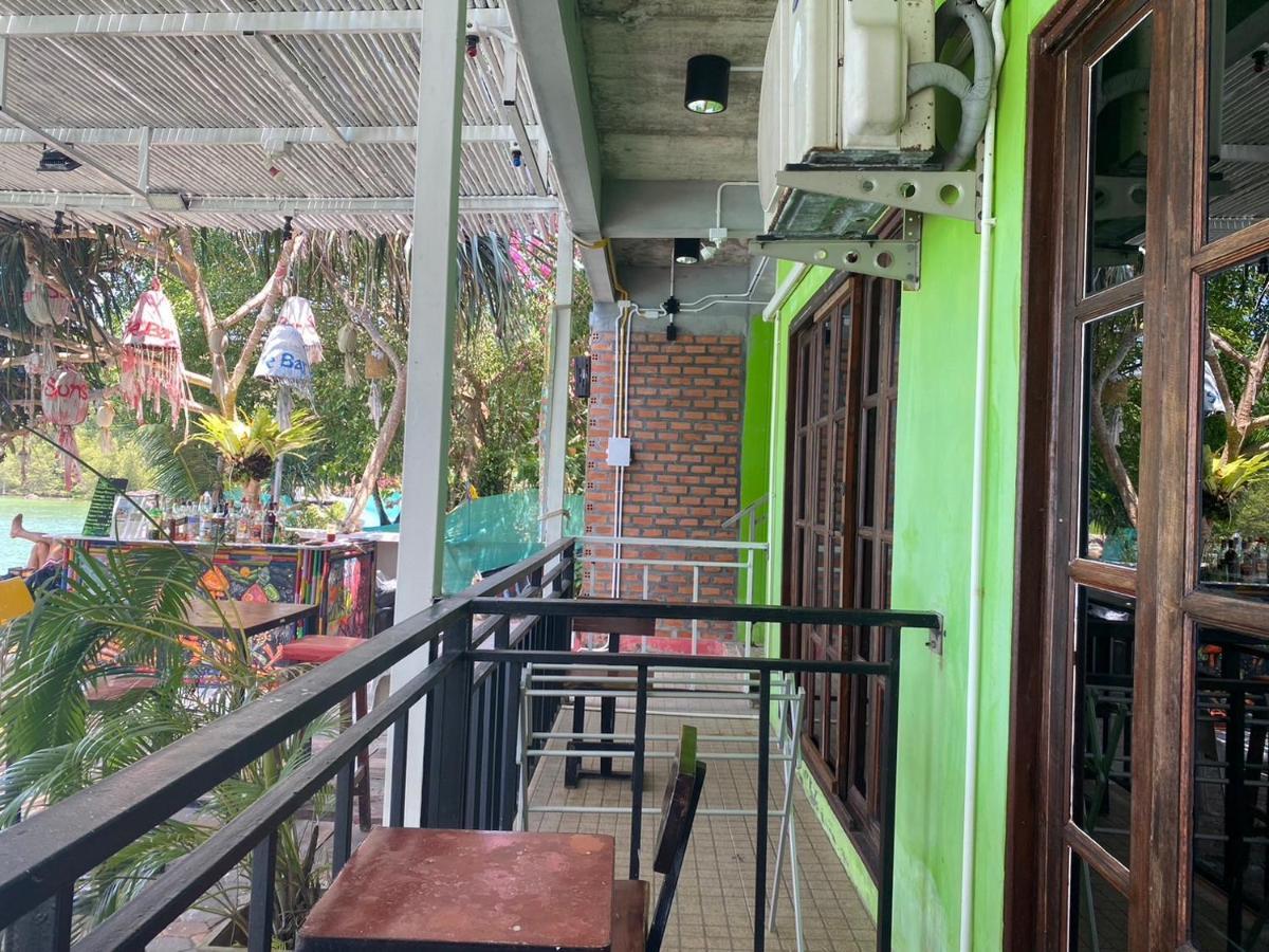 Phi Phi Green House & Sunsky Hostel Exteriör bild